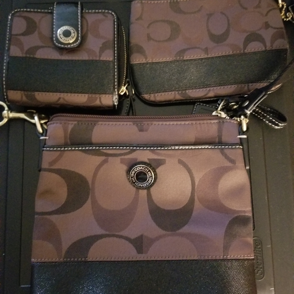 Coach purse with wristlet and wallet